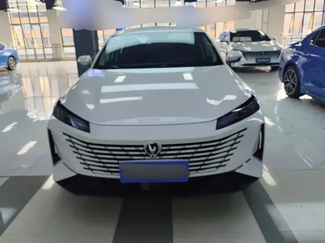 Changan Eado — Фото автомобиля 2