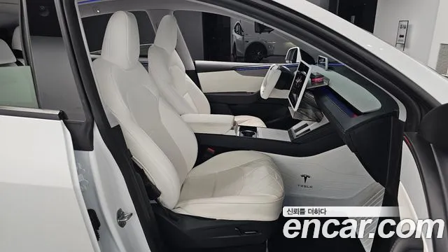 Tesla Model Y — Фото автомобиля 12