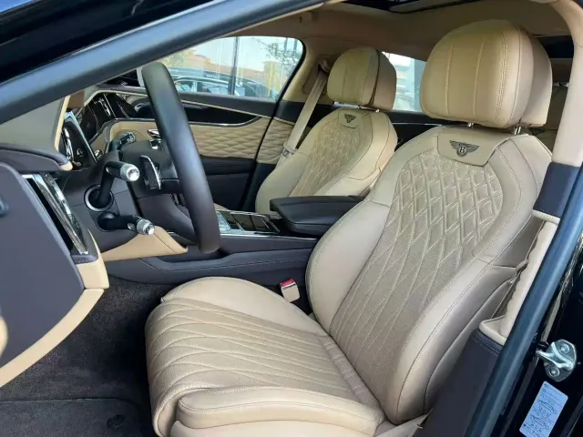 Bentley Flying Spur 2021 4.0T V8 Standard Version — Фото автомобиля 4