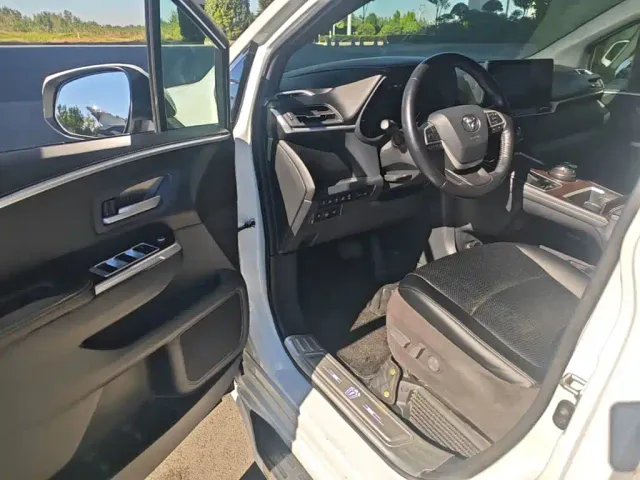 Toyota Granvia — Фото автомобиля 15