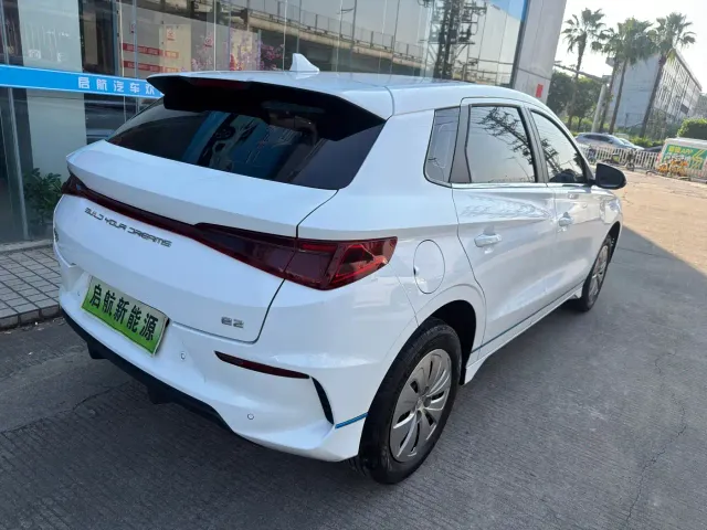 BYD e2 — Фото автомобиля 11
