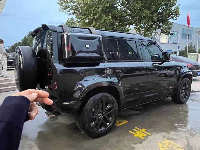 Land Rover Defender — Фото автомобиля 9