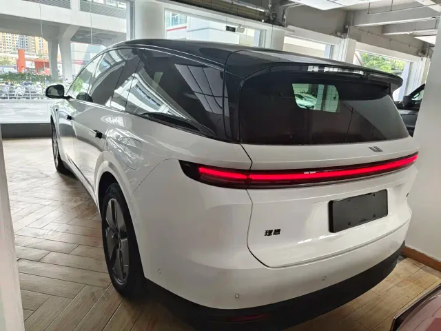 Li Auto i8 — Фото автомобиля 7
