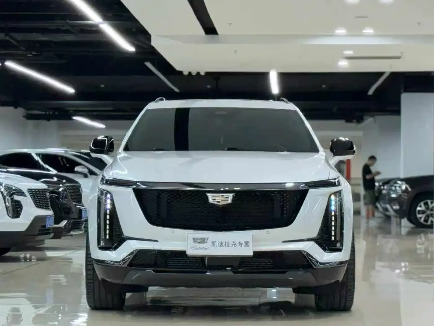 Cadillac Cadillac XT5 2025 Model 2.0T Platinum — Фото автомобиля 2