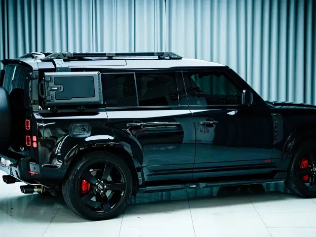 Land Rover Defender — Фото автомобиля 8