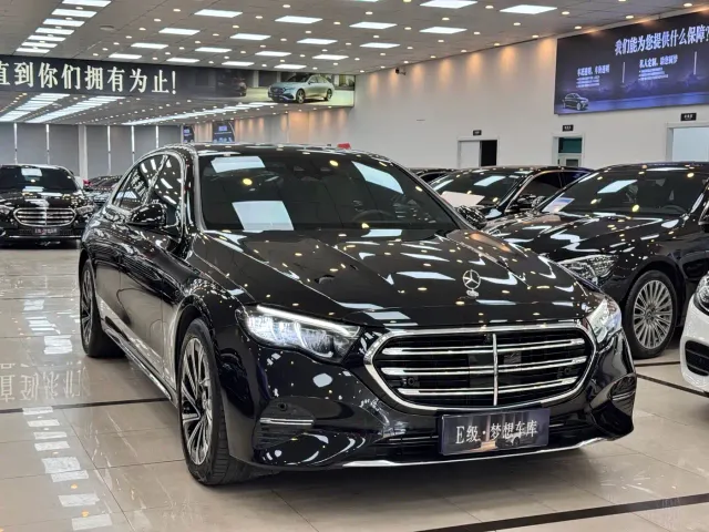 Mercedes-Benz E-Class — Фото автомобиля 3