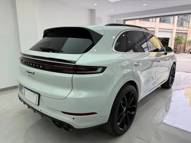 Porsche Cayenne — Фото автомобиля 10