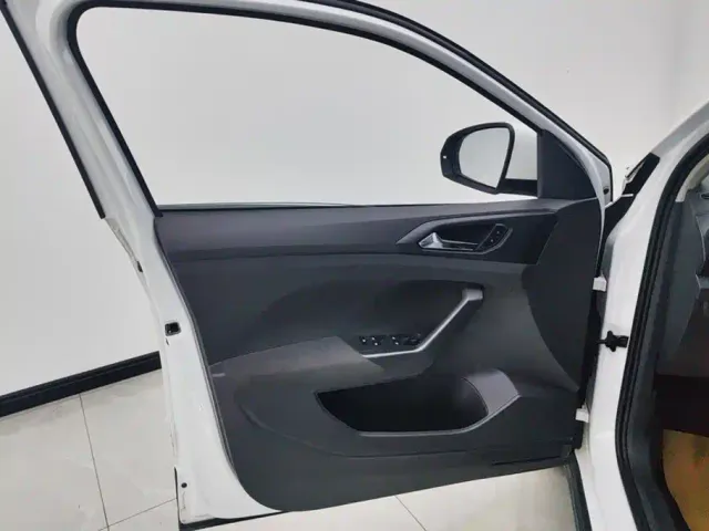 Volkswagen T-Cross — Фото автомобиля 7