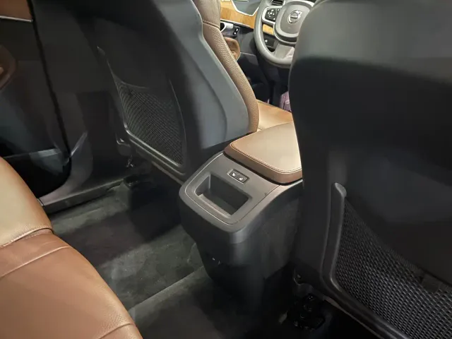Volvo XC90 — Фото автомобиля 23