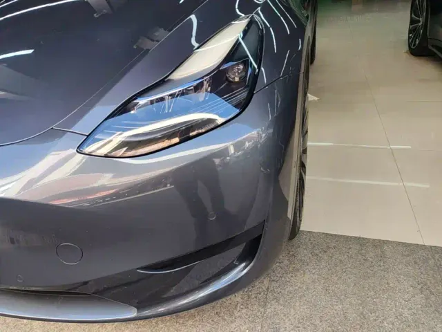 Tesla Model Y — Фото автомобиля 23