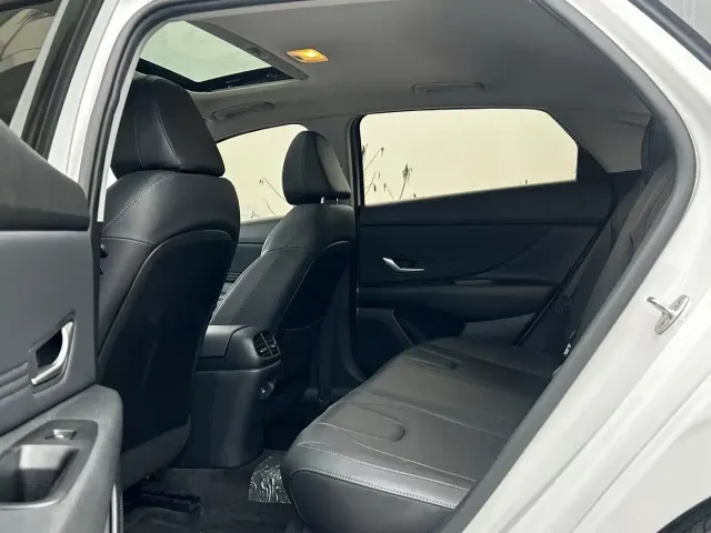 Hyundai Elantra — Фото автомобиля 5