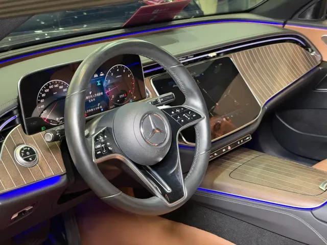 Mercedes-Benz E-Class — Фото автомобиля 7