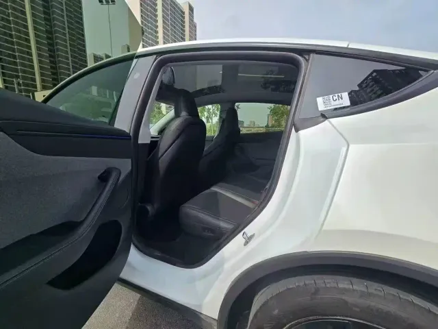 Tesla Model Y — Фото автомобиля 6