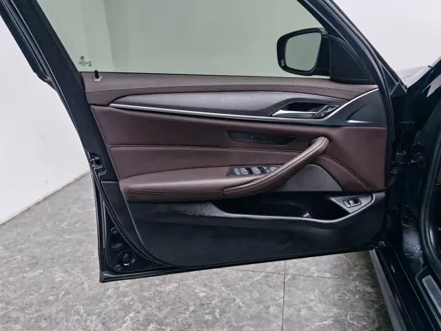 BMW 5 Series — Фото автомобиля 19