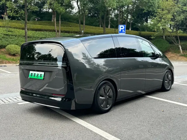 Li Auto MEGA — Фото автомобиля 5