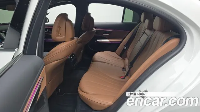 Mercedes-Benz E-Class — Фото автомобиля 4