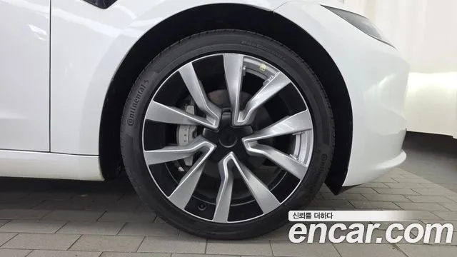 Tesla Model 3 — Фото автомобиля 6