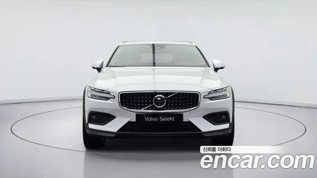 Вольво V60 — Фото автомобиля 2