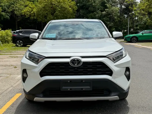 Toyota RAV4 — Фото автомобиля 2
