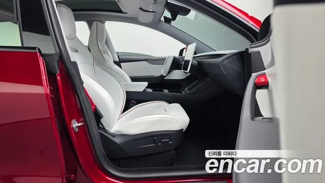 Tesla Model Y — Фото автомобиля 16