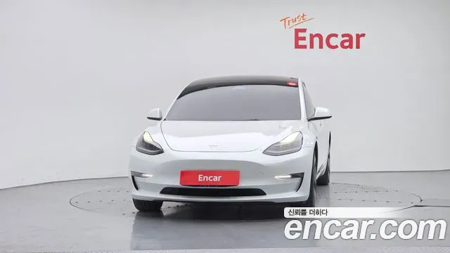 Tesla Model 3 — Фото автомобиля 3