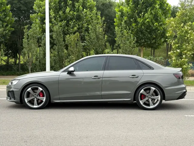 Audi S4 — Фото автомобиля 6
