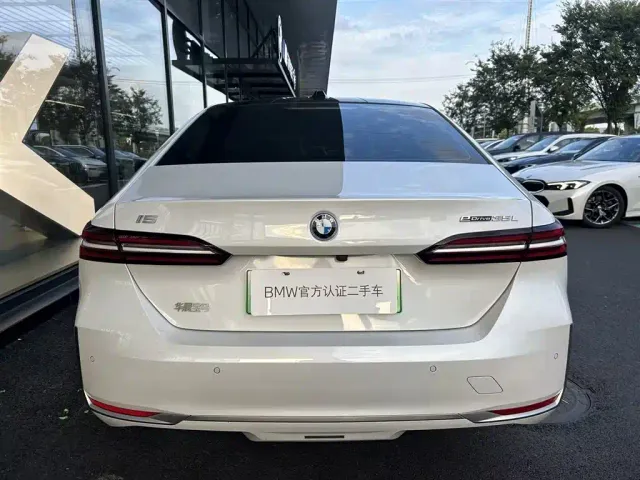 BMW i5 — Фото автомобиля 12