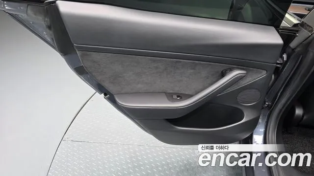 Tesla Model 3 — Фото автомобиля 13