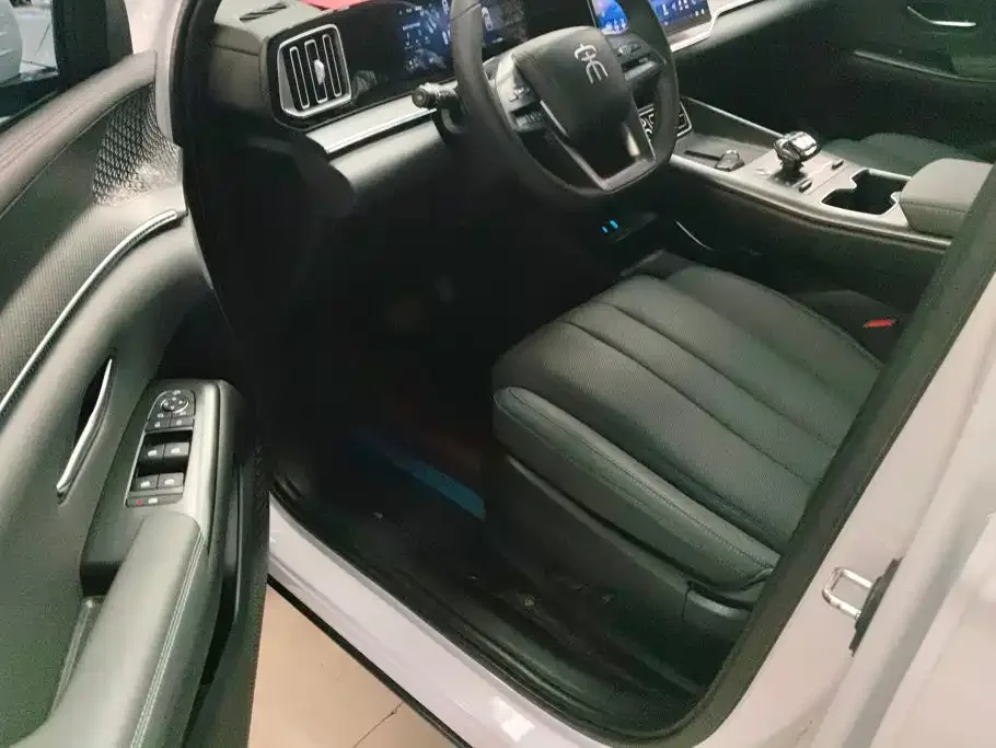 BYD Song Pro New Energy 2025 2nd Generation Smart Drive Edition DM-i 75KM Leading Type — Фото автомобиля 9