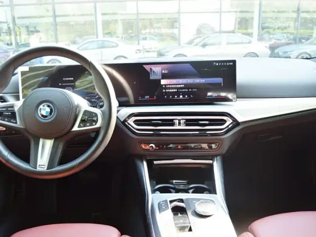BMW i4 — Фото автомобиля 9