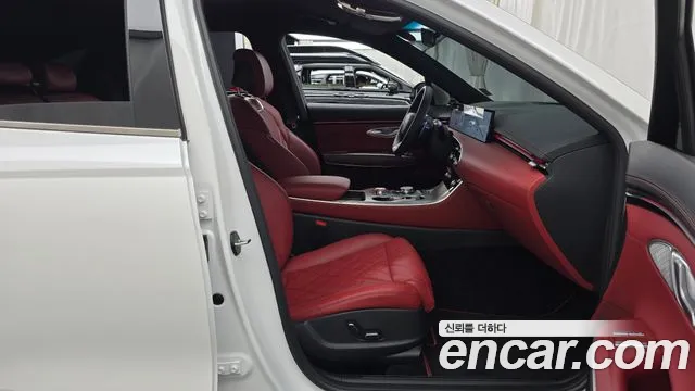 Genesis GV70 — Фото автомобиля 16