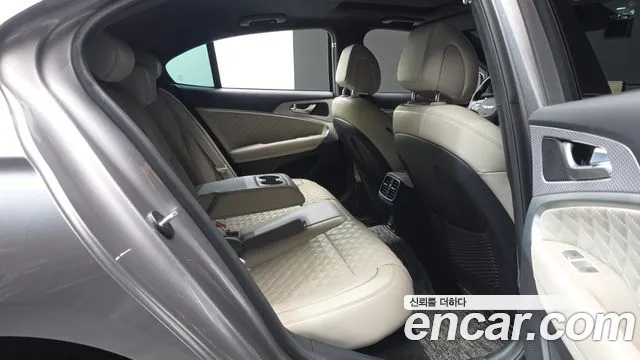 Genesis G70 — Фото автомобиля 12