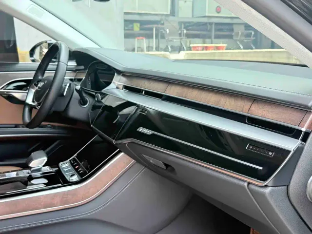 Audi A8 — Фото автомобиля 10