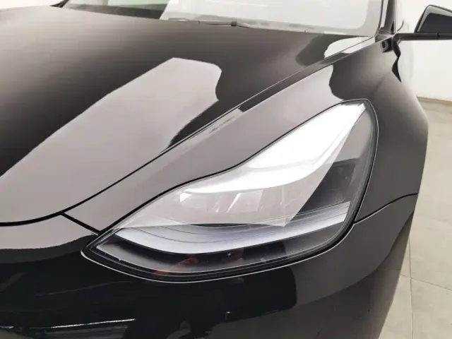 Tesla Model 3 — Фото автомобиля 7