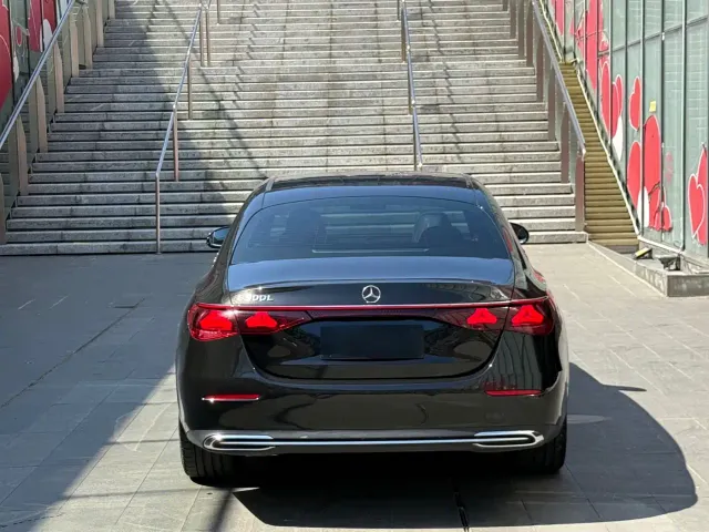 Mercedes-Benz E-Class — Фото автомобиля 13