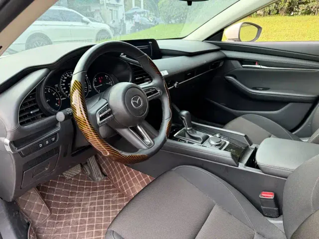 Mazda Axela — Фото автомобиля 7