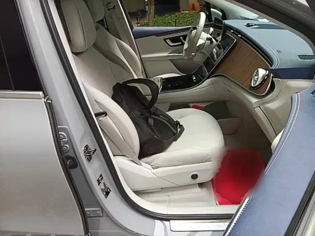 Mercedes-Benz EQE SUV — Фото автомобиля 24