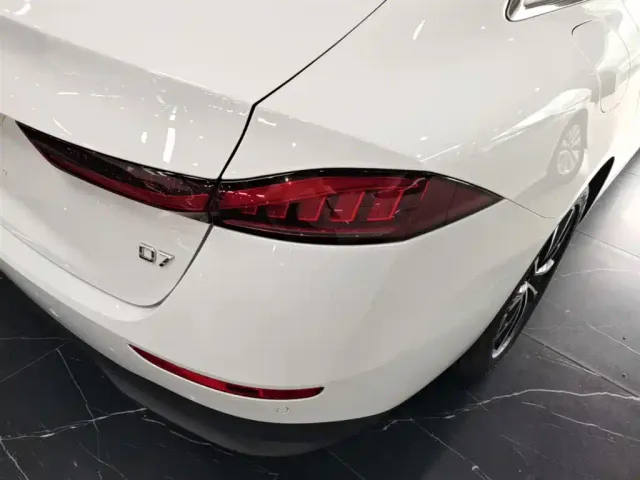 Roewe D7 — Фото автомобиля 7