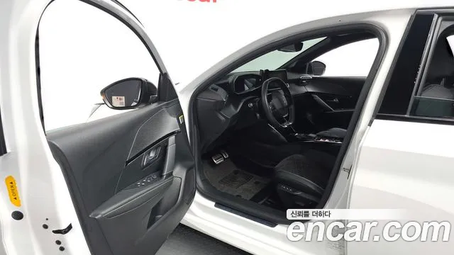Peugeot 208 — Фото автомобиля 10