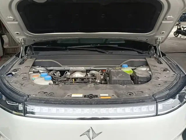 Dongfeng eπ 008 — Фото автомобиля 19