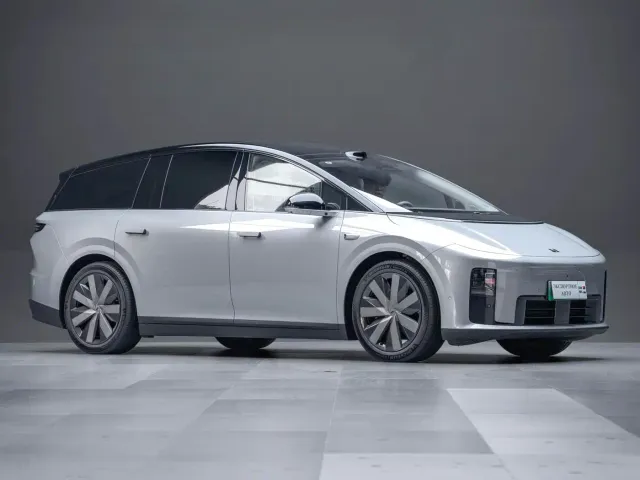 Li Auto i8 — Фото автомобиля 18