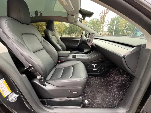 Tesla Model Y — Фото автомобиля 14