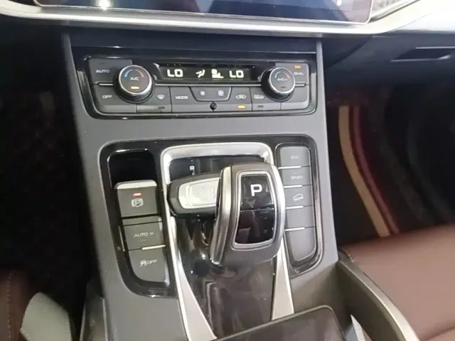 Geely Boyue — Фото автомобиля 13