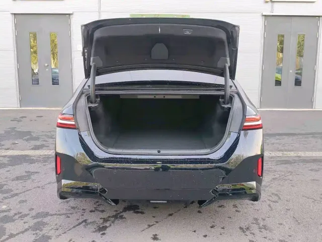 BMW i5 — Фото автомобиля 13
