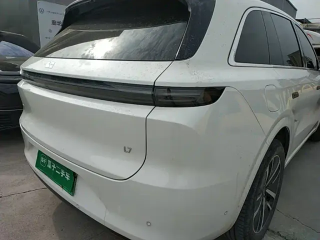 Li Auto L6 — Фото автомобиля 7