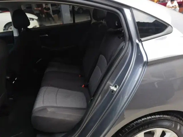 Roewe i5 — Фото автомобиля 16
