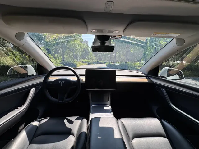 Tesla Model Y — Фото автомобиля 8