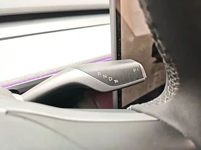 Tesla Model Y — Фото автомобиля 13
