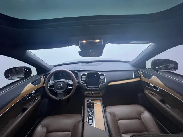 Volvo XC90 — Фото автомобиля 21