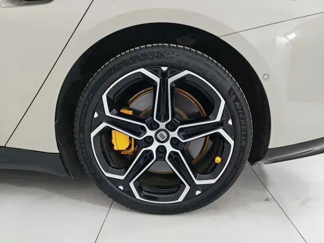Xiaomi SU7 — Фото автомобиля 17